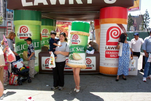 Inflatable Costumes garlic salt costume in action